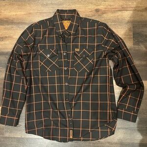 Dixxon Hallow, Large